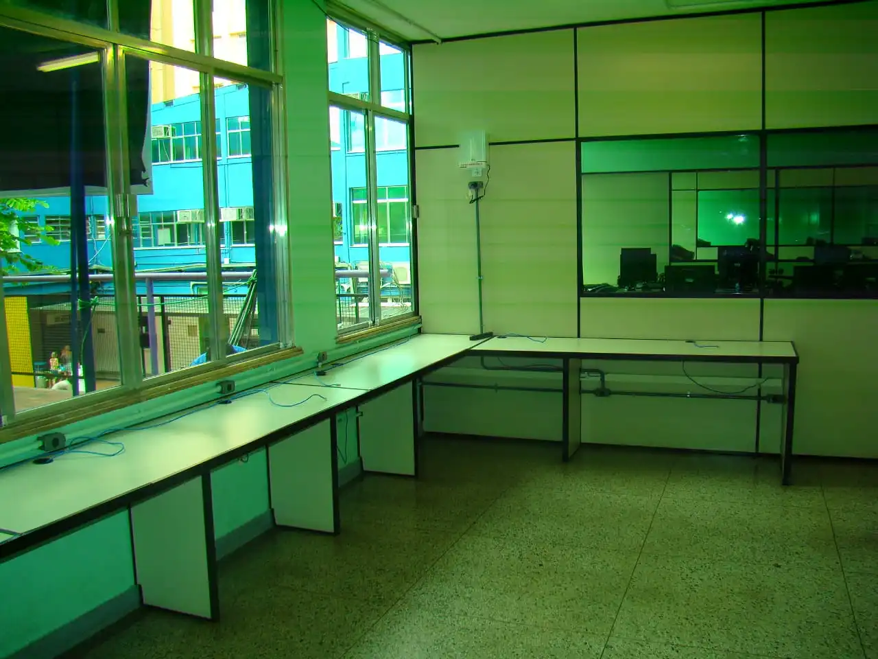 Criação de baias com biombos para call center